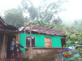 Imbas dari Hujan di sertai angin semalam satu rumah rusak 